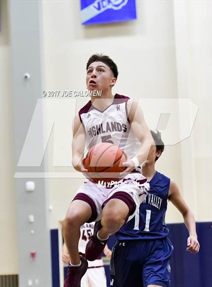 Thumbnail 2 in Smithson Valley vs Highlands (SAISD Invitational) photogallery.