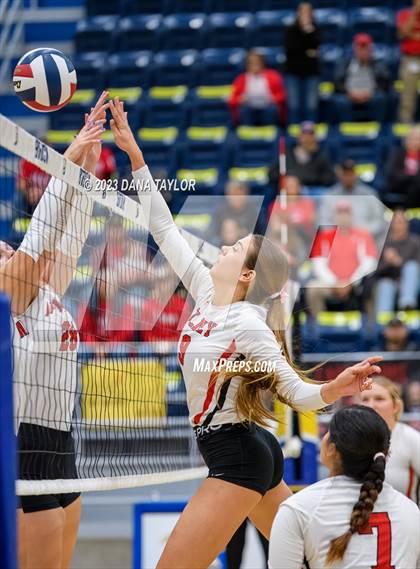 Thumbnail 3 in Hamilton vs. Olney (UIL 2A Region 1 Bi-District Championship) photogallery.