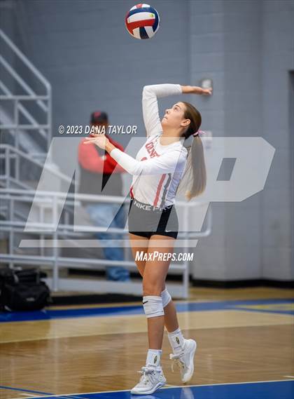 Thumbnail 2 in Hamilton vs. Olney (UIL 2A Region 1 Bi-District Championship) photogallery.