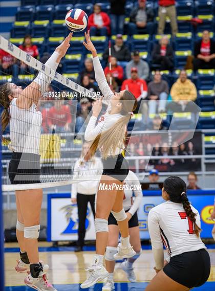 Thumbnail 3 in Hamilton vs. Olney (UIL 2A Region 1 Bi-District Championship) photogallery.
