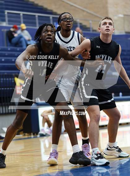 Thumbnail 3 in Lone Star vs Wylie (In-N-Out Tournament) photogallery.