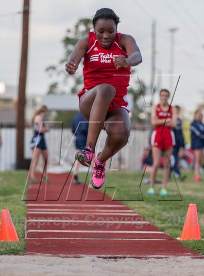 Thumbnail 3 in Cougar Invitational  photogallery.