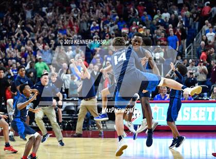Thumbnail 3 in Tompkins vs. Allen (UIL 6A Final) photogallery.