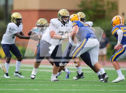 Thumbnail 3 in Althoff Catholic @ Burroughs photogallery.