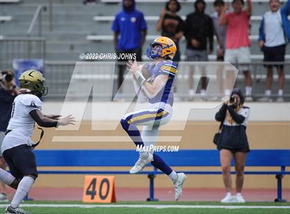 Thumbnail 2 in Althoff Catholic @ Burroughs photogallery.