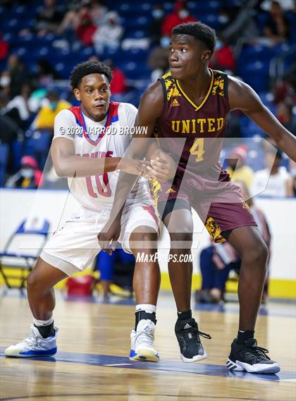 Thumbnail 3 in Beaumont United vs. West Brook photogallery.