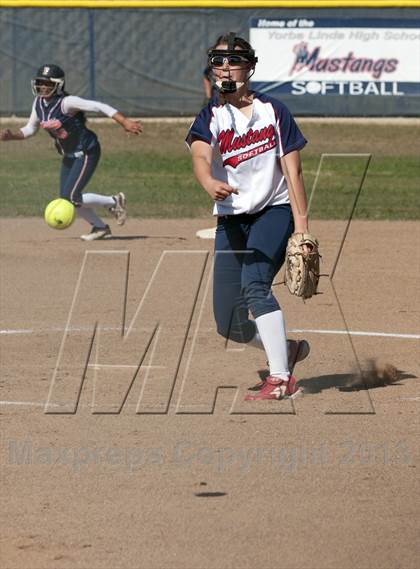 Thumbnail 3 in Cypress vs. Yorba Linda photogallery.