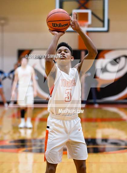 Thumbnail 2 in Belleville East @ Edwardsville photogallery.