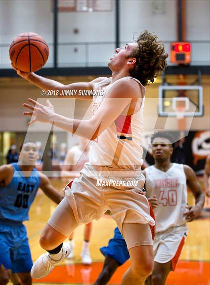 Thumbnail 2 in Belleville East @ Edwardsville photogallery.
