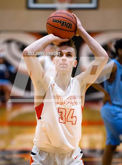 Thumbnail 3 in Belleville East @ Edwardsville photogallery.
