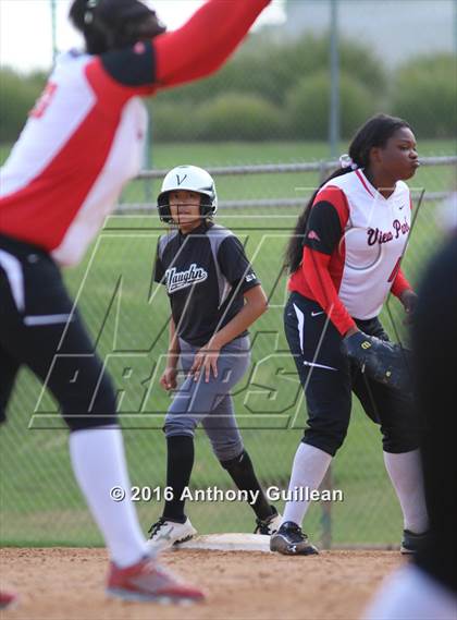 Thumbnail 3 in Vaughn vs. View Park (CIF LA City Section D4 Final) photogallery.