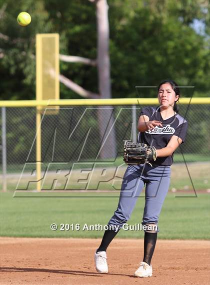 Thumbnail 2 in Vaughn vs. View Park (CIF LA City Section D4 Final) photogallery.