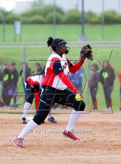 Thumbnail 1 in Vaughn vs. View Park (CIF LA City Section D4 Final) photogallery.