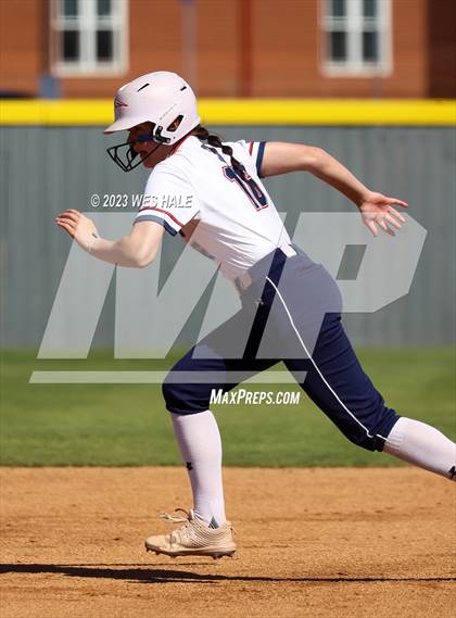 Thumbnail 3 in Lewisburg vs. Dyersburg photogallery.