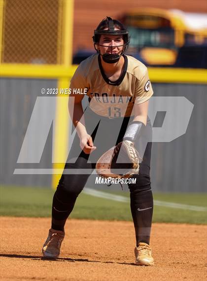 Thumbnail 2 in Lewisburg vs. Dyersburg photogallery.