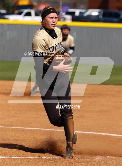 Thumbnail 2 in Lewisburg vs. Dyersburg photogallery.