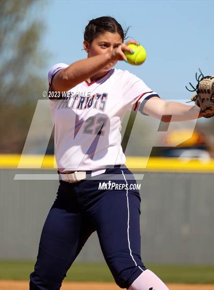 Thumbnail 3 in Lewisburg vs. Dyersburg photogallery.