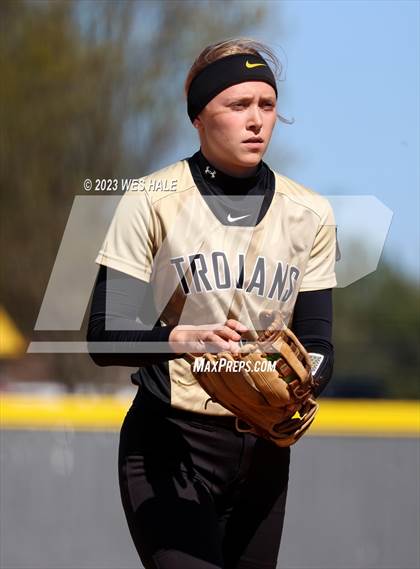Thumbnail 2 in Lewisburg vs. Dyersburg photogallery.