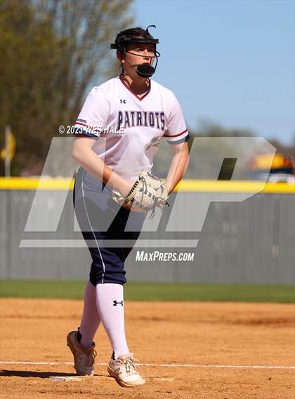 Thumbnail 2 in Lewisburg vs. Dyersburg photogallery.