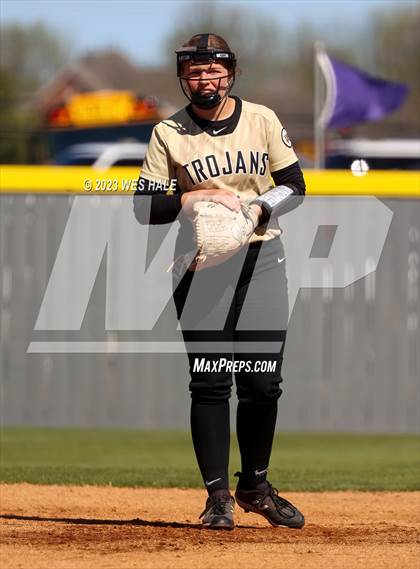 Thumbnail 3 in Lewisburg vs. Dyersburg photogallery.