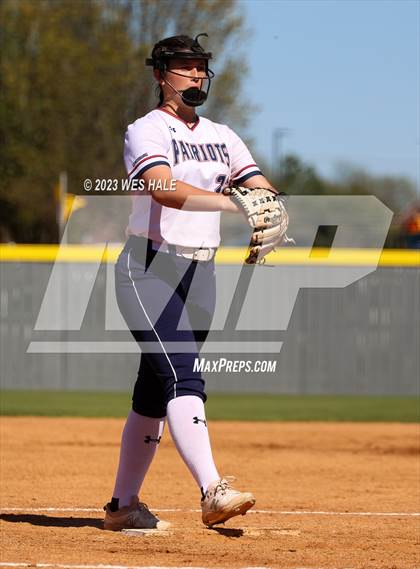 Thumbnail 1 in Lewisburg vs. Dyersburg photogallery.