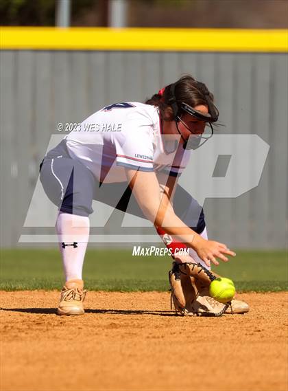Thumbnail 2 in Lewisburg vs. Dyersburg photogallery.