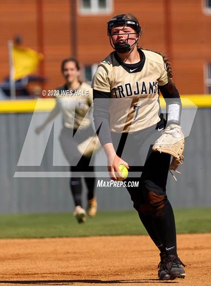 Thumbnail 2 in Lewisburg vs. Dyersburg photogallery.