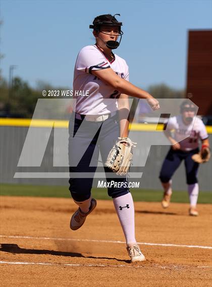Thumbnail 3 in Lewisburg vs. Dyersburg photogallery.