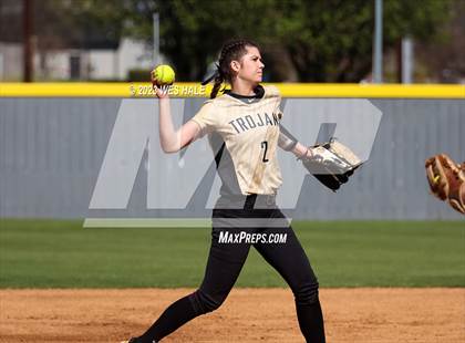 Thumbnail 2 in Lewisburg vs. Dyersburg photogallery.
