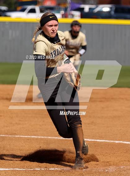 Thumbnail 1 in Lewisburg vs. Dyersburg photogallery.