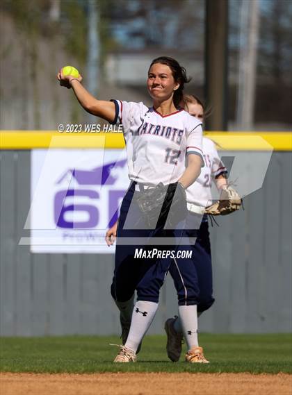 Thumbnail 2 in Lewisburg vs. Dyersburg photogallery.