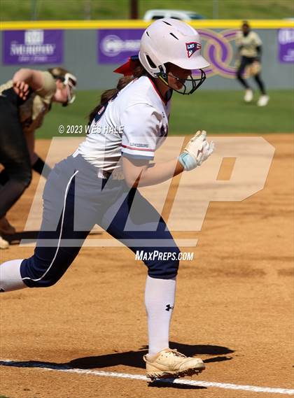 Thumbnail 2 in Lewisburg vs. Dyersburg photogallery.
