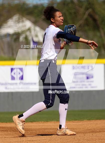 Thumbnail 1 in Lewisburg vs. Dyersburg photogallery.