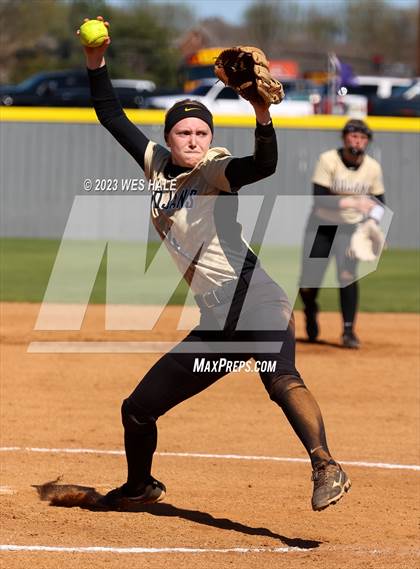 Thumbnail 2 in Lewisburg vs. Dyersburg photogallery.