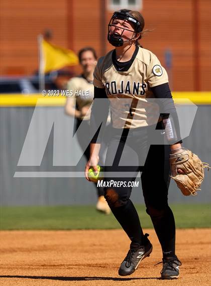 Thumbnail 3 in Lewisburg vs. Dyersburg photogallery.