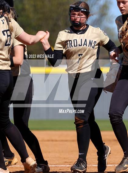 Thumbnail 2 in Lewisburg vs. Dyersburg photogallery.