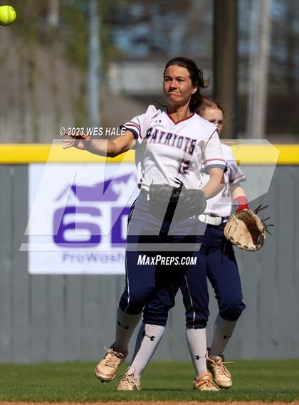 Thumbnail 3 in Lewisburg vs. Dyersburg photogallery.