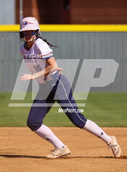 Thumbnail 2 in Lewisburg vs. Dyersburg photogallery.