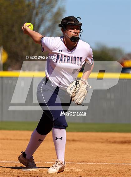 Thumbnail 3 in Lewisburg vs. Dyersburg photogallery.