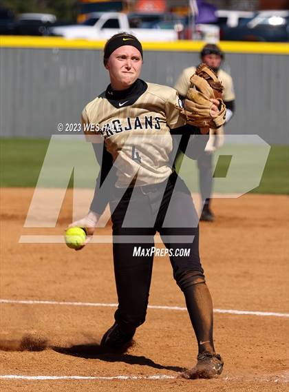 Thumbnail 3 in Lewisburg vs. Dyersburg photogallery.