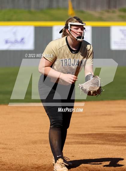 Thumbnail 2 in Lewisburg vs. Dyersburg photogallery.