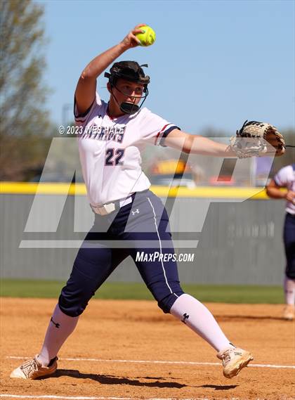 Thumbnail 2 in Lewisburg vs. Dyersburg photogallery.