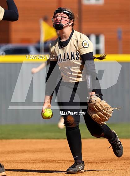 Thumbnail 1 in Lewisburg vs. Dyersburg photogallery.