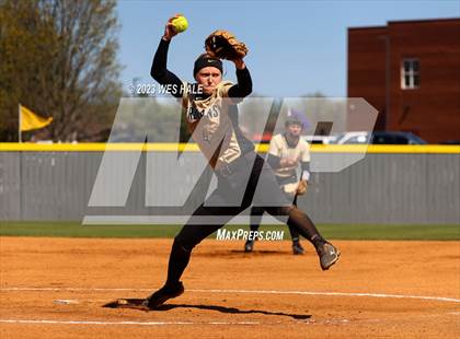 Thumbnail 2 in Lewisburg vs. Dyersburg photogallery.