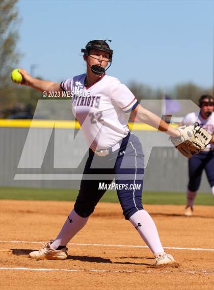 Thumbnail 3 in Lewisburg vs. Dyersburg photogallery.