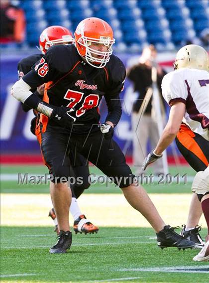 Thumbnail 2 in Oliver Ames vs. Concord-Carlisle (MIAA Division 3 East Final) photogallery.
