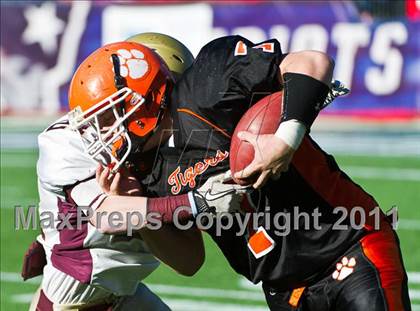 Thumbnail 2 in Oliver Ames vs. Concord-Carlisle (MIAA Division 3 East Final) photogallery.