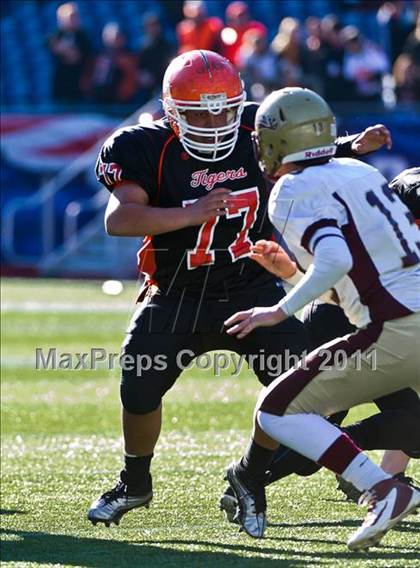 Thumbnail 3 in Oliver Ames vs. Concord-Carlisle (MIAA Division 3 East Final) photogallery.