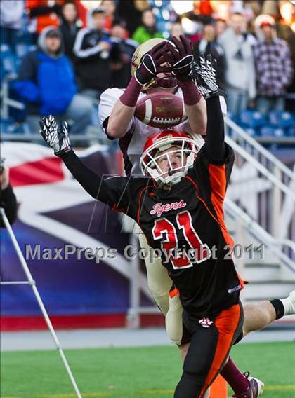 Thumbnail 2 in Oliver Ames vs. Concord-Carlisle (MIAA Division 3 East Final) photogallery.