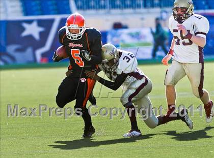 Thumbnail 2 in Oliver Ames vs. Concord-Carlisle (MIAA Division 3 East Final) photogallery.